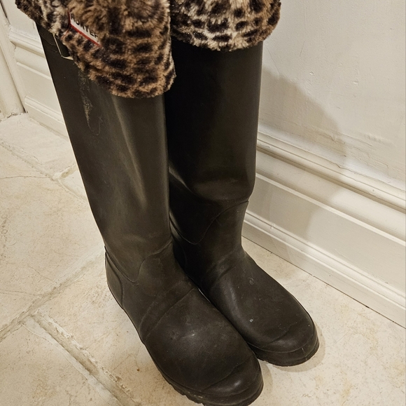 Hunter rain boots with socks - Picture 3 of 6